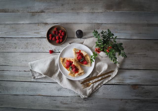 Palacinky s malinovým rozvarom a citrónovým krémom